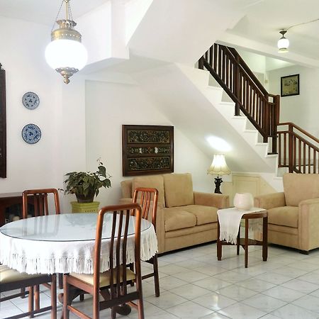 Omah Timoho Homestay ジョグジャカルタ エクステリア 写真
